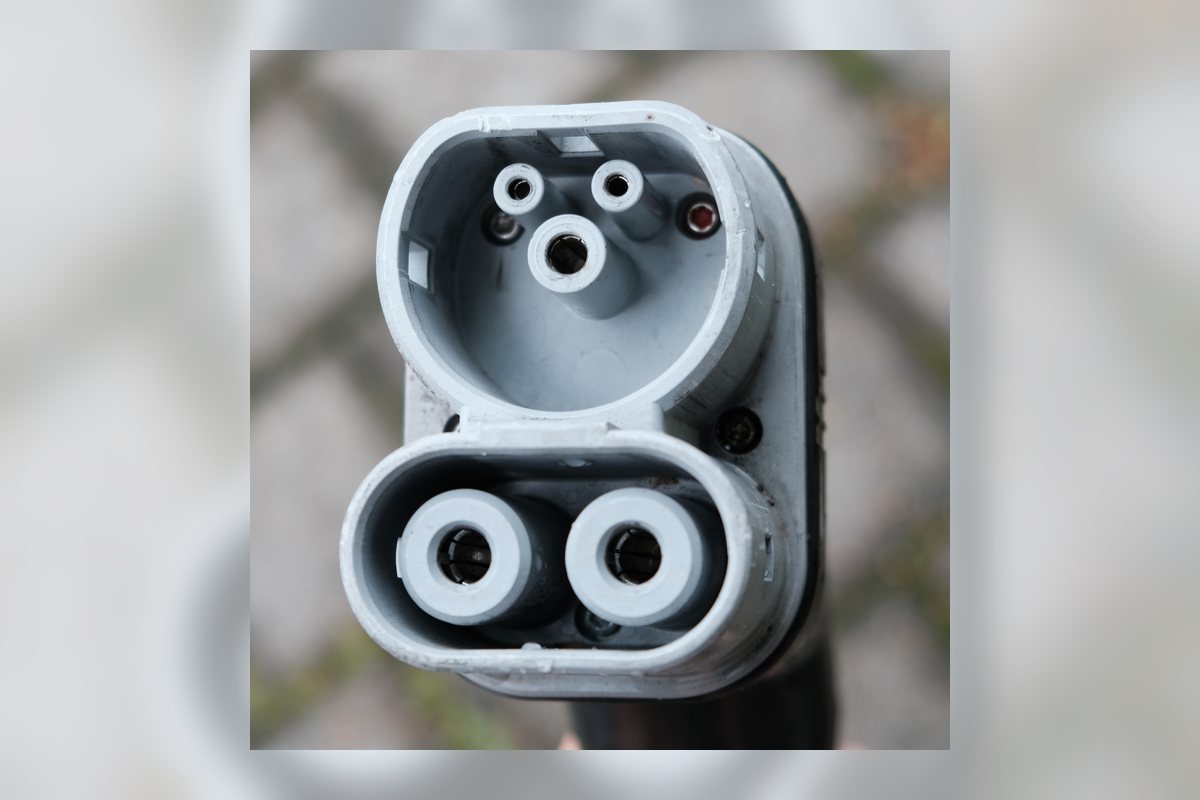 Разъем CCS Combo 2 для быстрой DC зарядки электромобиля